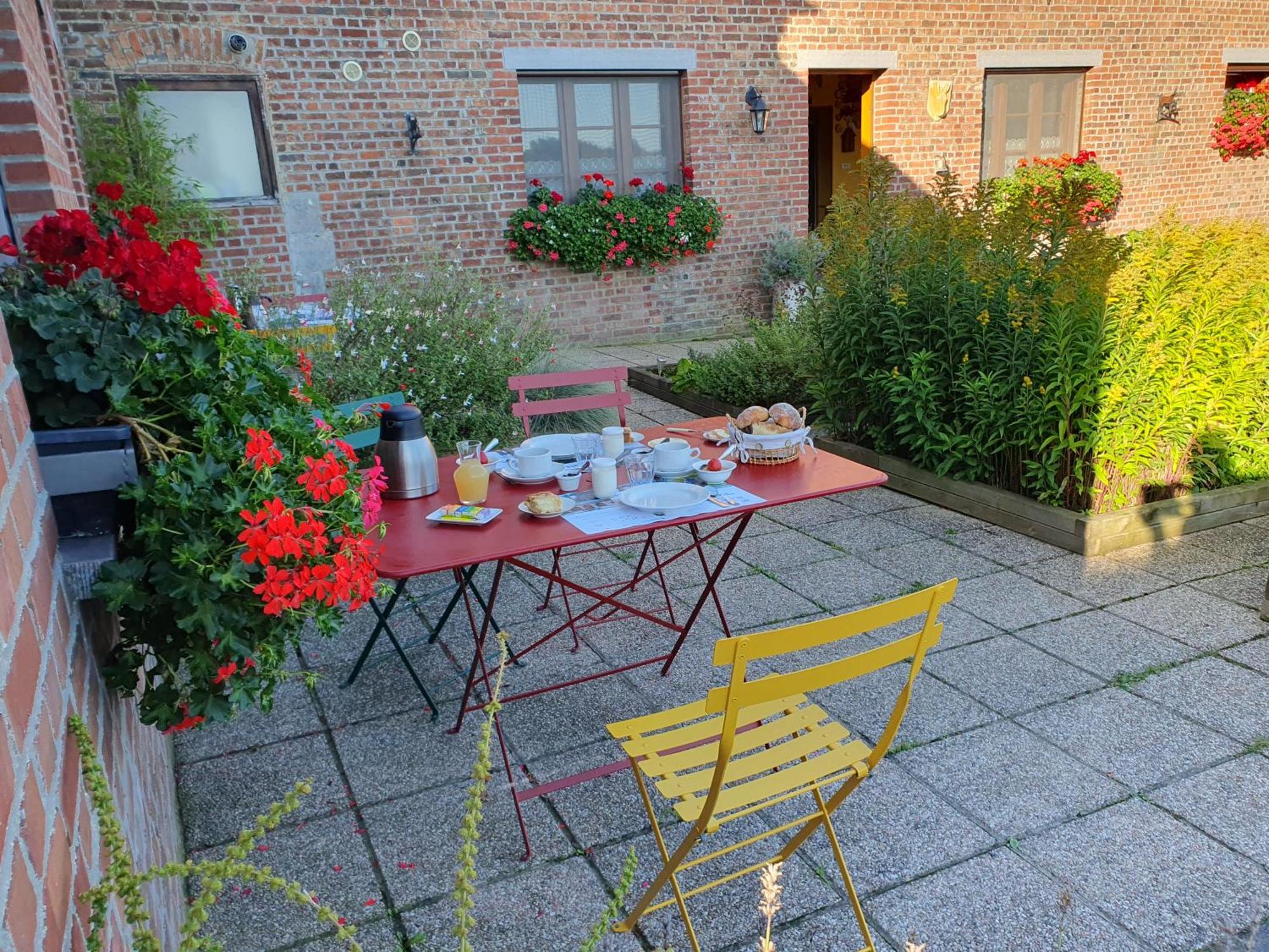 Les Mout'Anes Saint-Hilaire-sur-Helpe Exterior foto